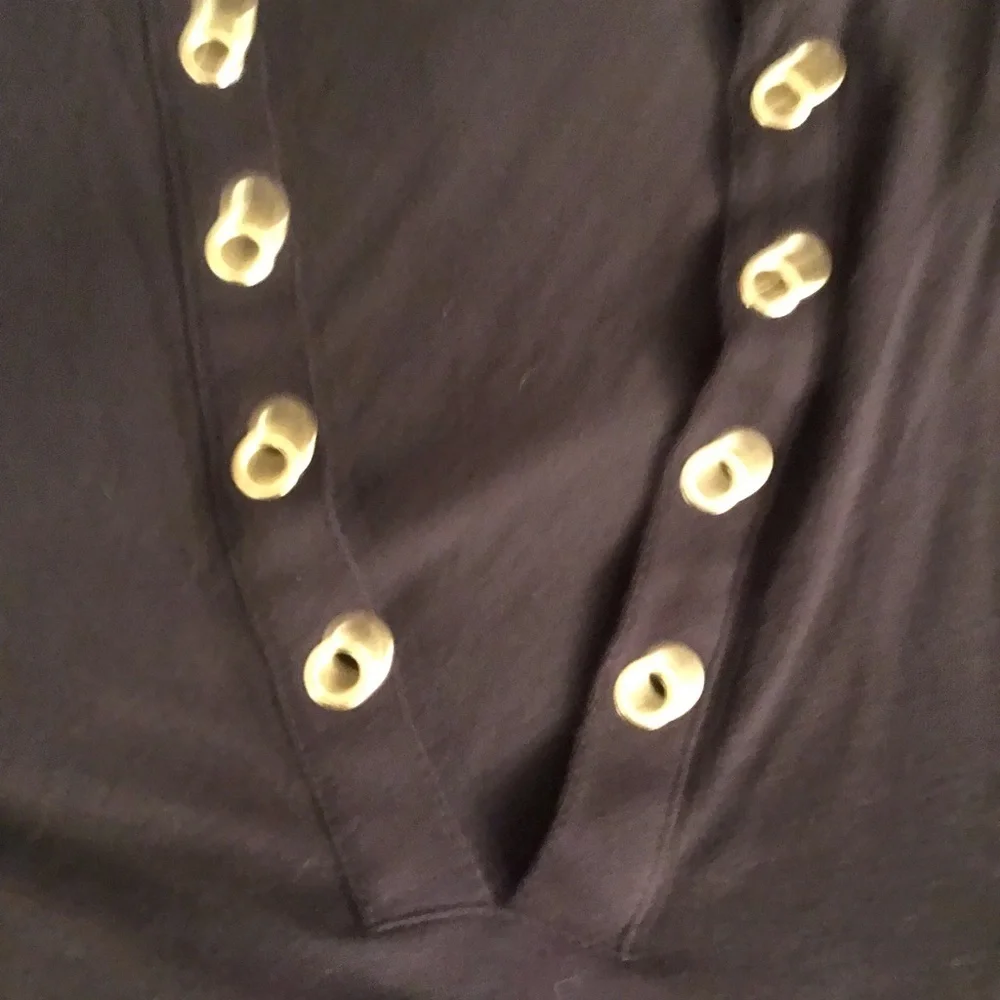 𝅺Micheal Kors black sleeveless V-neck top gold hardware size XL with stretch